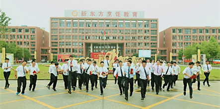 学厨师，学历+技能+高薪就业，一份努力三份收获！