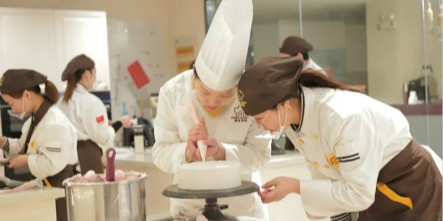 女生学这个技术非常吃香，未来就业有保障!