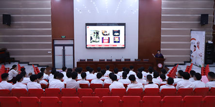 纳才集团来我校进行专场招聘