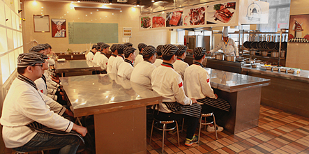 学西餐前景怎么样？看看西餐厨师的工资就知道了！