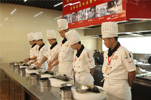 学厨师的学费 \