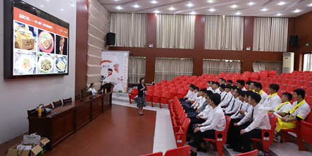 苏州老阿爸餐饮来我校举行专场招聘会