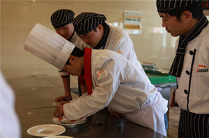 学西餐西点去什么学校 \