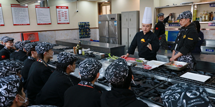 为什么越来越多人选择学厨师，看完你也会心动！