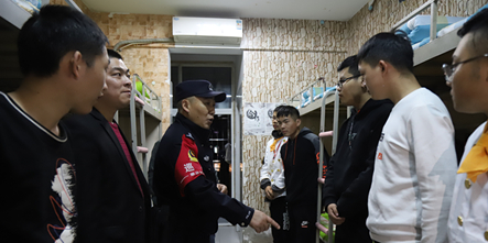 ​校园安全无小事，新站区警务人员来我校进行宿舍安全常规检查