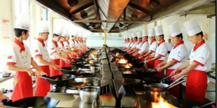 大师之道，精益求精，你与烹饪大师之间只差一个安徽新东方！