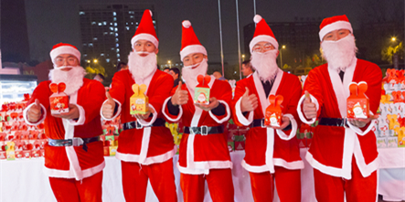 白胡子老爷爷在安徽新东方校园里出没……