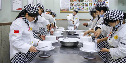 2021年学西点烘焙前景怎么样？来安徽新东方学西点，遇见更好的自己！