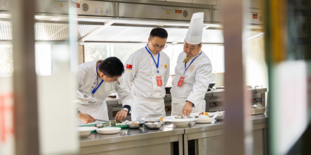 看中外厨艺比拼，赏世界美食盛宴，新东方战队老师全力备战