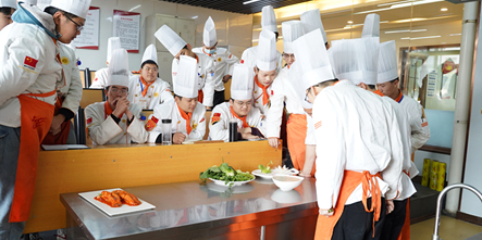 学厨师学费多少？未来前景好吗？