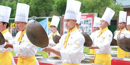 初高中毕业学厨师怎么样？学费多少钱？