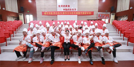 来了来了，小萌新向我们走来了