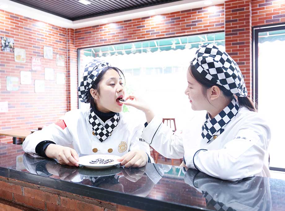 女孩子学西点前途介绍 \