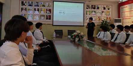 北京花厨来我校召开专场招聘会