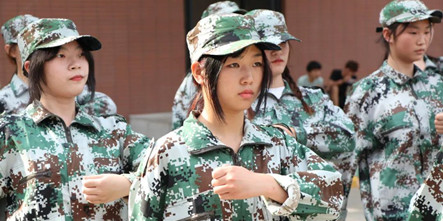 军训特辑 | 艳阳下，迷彩青春绽放光芒