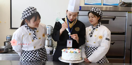 女生学西点就业前景怎么样？选什么西点学校好？