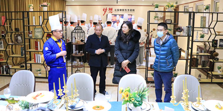 “两后生”就业情况调研组走进安徽新东方参观