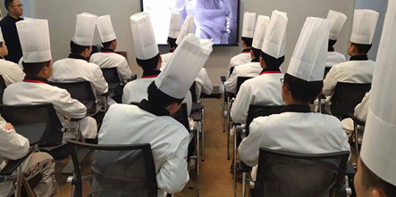 南京大惠集团来我校举行专场招聘会