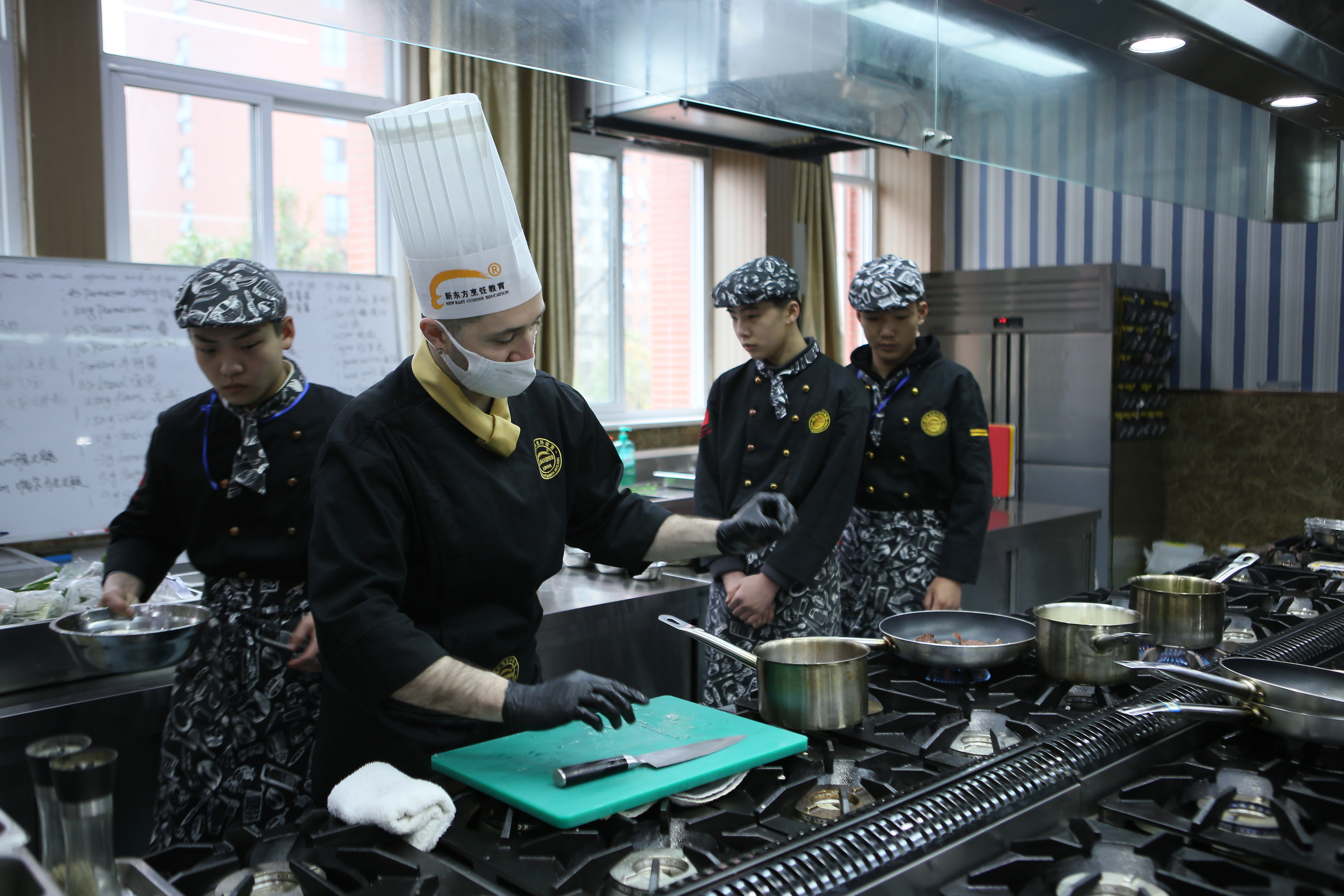 学厨师不难可以学会 \