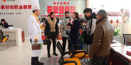 【开学报道日】安徽新东方春季班招生中，一起来看看报名现场