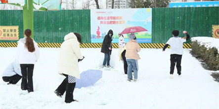 开学第—天，同学们都在做什么？跟着小新一起去“探班”吧！