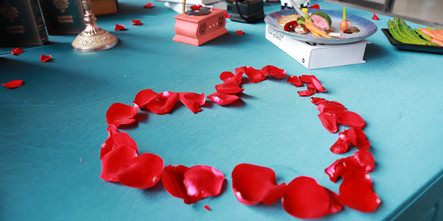 浪漫满校|安徽新东方情人节展台，西点+西餐，甜蜜加倍