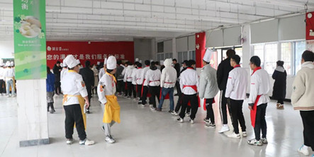 核酸检测进校园 守护安全开学季