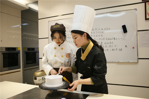 新东方蛋糕培训学校学费 \