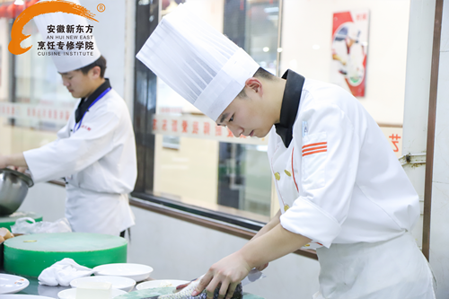 安徽学厨师一般到安徽新东方学 \