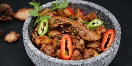 什么创业小项目更赚钱？创业小吃技术培训来安徽新东方