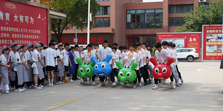 如果用一个词形容新东方，你会选择……