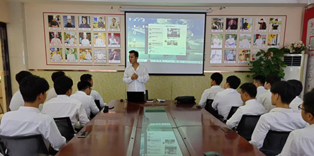 馨忆坊大酒店来我校举行专场招聘会