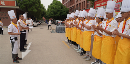 刀工考核真本领，2022级中餐新生刀工考核圆满举行