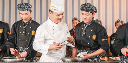 技能成就出彩人生，初高中毕业学技能未来多渠道发展！