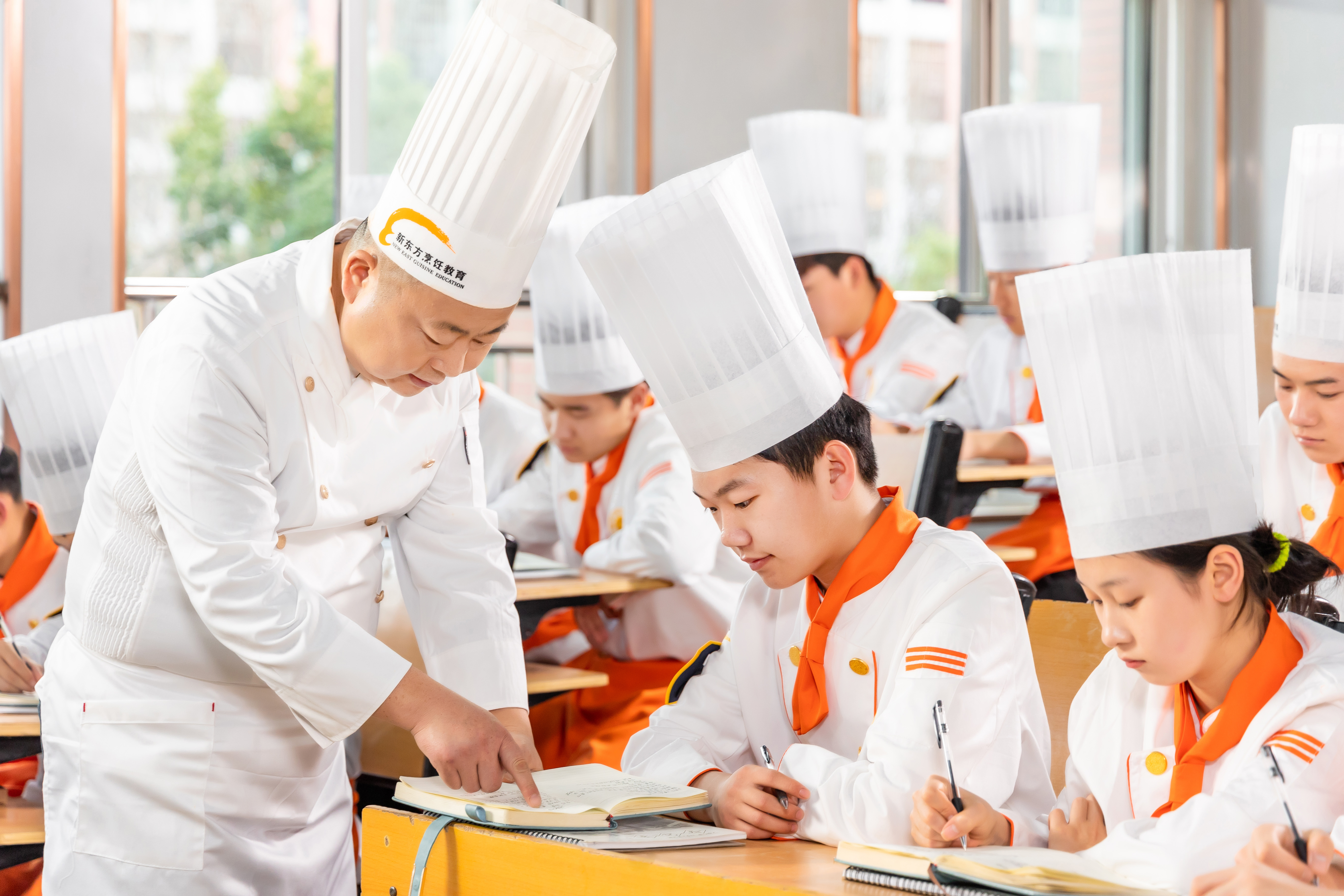 河南新东方烹饪学校学费 \