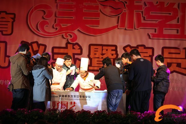 《美味学院》开机仪式彭清老师绝活表演