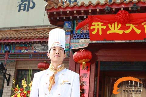 餐饮行业蓬勃发展   厨师培训持续火热