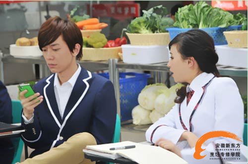 “吃货”做菜 一出手就hold住全场