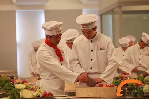 安徽新东方大师解析：现代厨师的工作环境 堪比艺术殿堂