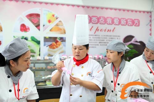 24K金牌大师——李永翠  幸福之花  在三尺讲台上绽放