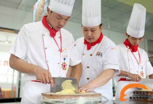 《后厨》热播 掀学厨热潮