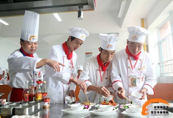 小沈阳、海清新东方学厨师的快乐回忆