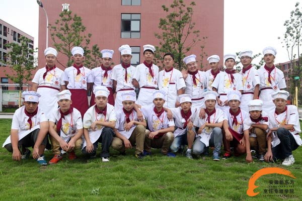 职业教育十年发展显著 烹饪培训绽放生机