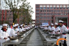 “快乐崇拜”——烹饪学子们激情活力每一天