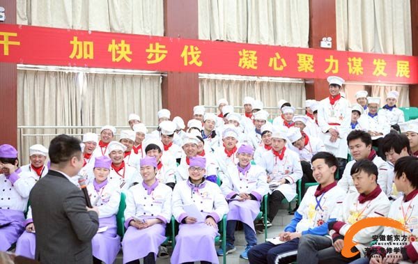 讲座现场气氛轻松活泼