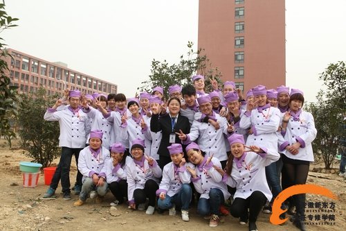 我们来自经典西点，我植树、我快乐！