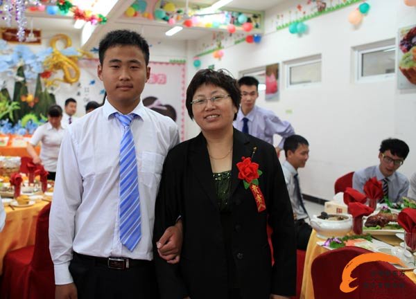 李道鹏与安徽利辛县赶来的母亲合影