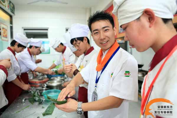 金牌大厨专业师生齐动手