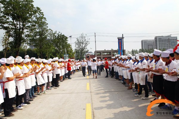 欢迎中国首届”新东方杯“美食狂欢节安徽新东方师生