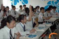 网易独家报道——做白领难 不如蓝领走俏 网易独家报道——做白领难 不如蓝领走俏